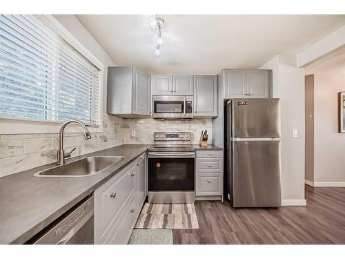 1204 60 Street Se, Calgary, AB - Indoor Photo Showing Kitchen