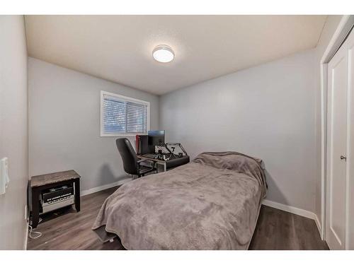 1204 60 Street Se, Calgary, AB - Indoor Photo Showing Bedroom