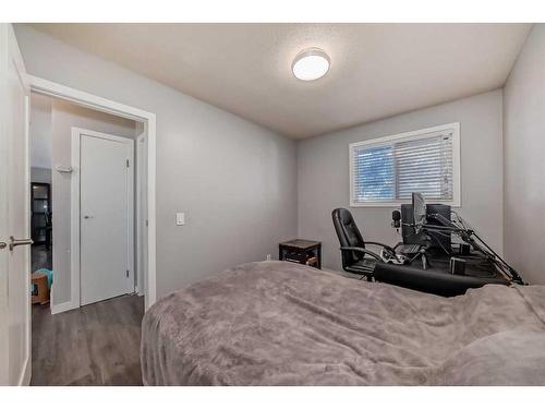 1204 60 Street Se, Calgary, AB - Indoor Photo Showing Bedroom