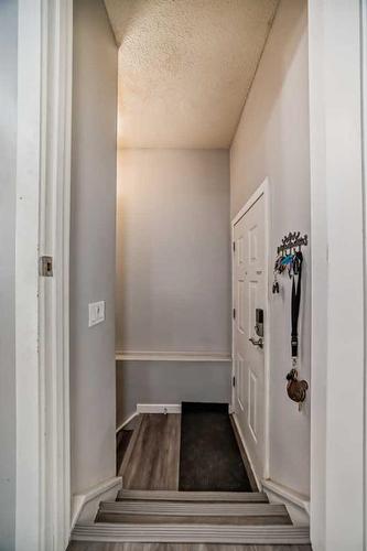 1204 60 Street Se, Calgary, AB - Indoor Photo Showing Other Room