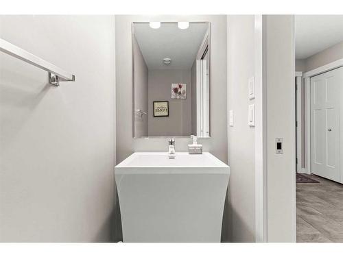 1545 Symons Valley Parkway Nw, Calgary, AB - Indoor Photo Showing Bathroom