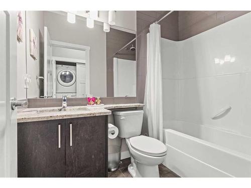 1545 Symons Valley Parkway Nw, Calgary, AB - Indoor Photo Showing Bathroom