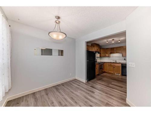 265 Saddlebrook Point Ne, Calgary, AB - Indoor Photo Showing Kitchen