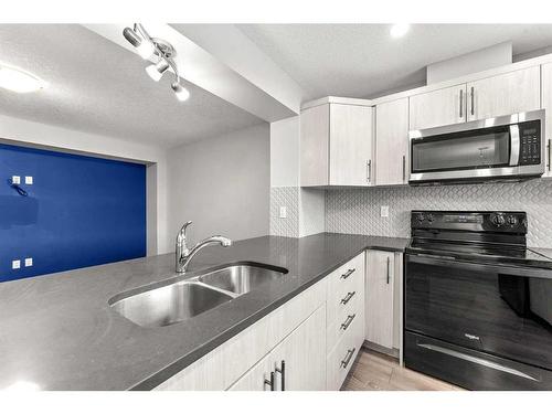 350 Hillcrest Square Sw, Airdrie, AB - Indoor Photo Showing Kitchen With Double Sink