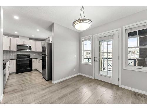 350 Hillcrest Square Sw, Airdrie, AB - Indoor Photo Showing Kitchen