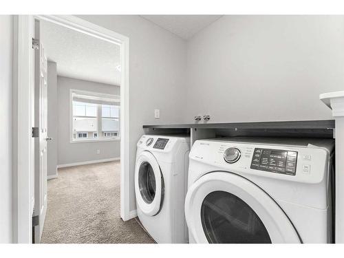 350 Hillcrest Square Sw, Airdrie, AB - Indoor Photo Showing Laundry Room