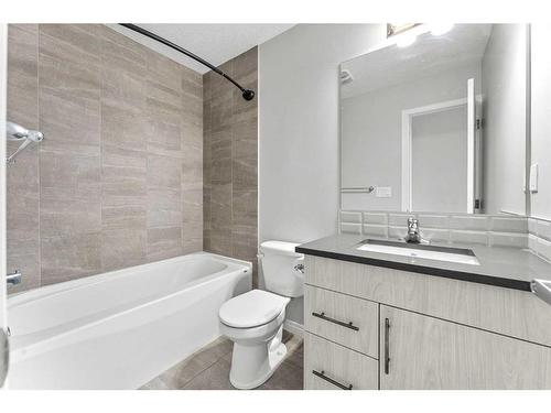 350 Hillcrest Square Sw, Airdrie, AB - Indoor Photo Showing Bathroom