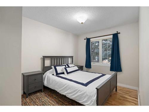 752 Fortalice Crescent Se, Calgary, AB - Indoor Photo Showing Bedroom