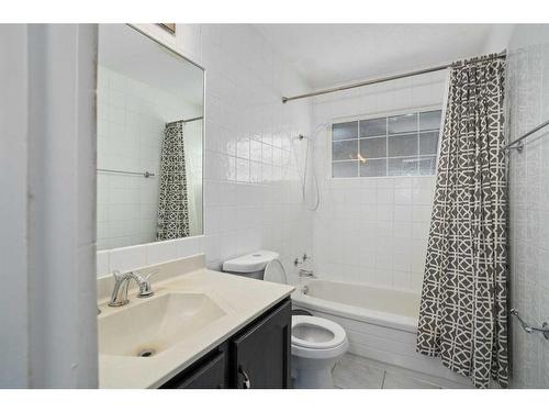 752 Fortalice Crescent Se, Calgary, AB - Indoor Photo Showing Bathroom