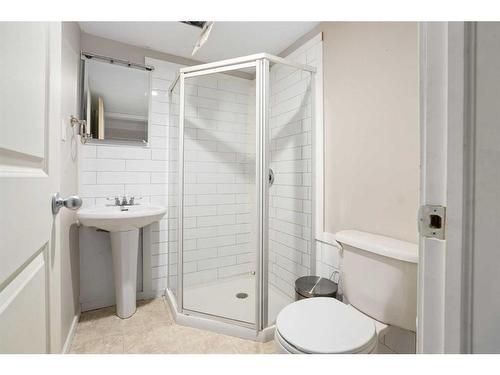 752 Fortalice Crescent Se, Calgary, AB - Indoor Photo Showing Bathroom