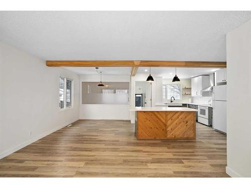 752 Fortalice Crescent Se, Calgary, AB - Indoor Photo Showing Kitchen