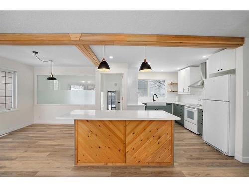 752 Fortalice Crescent Se, Calgary, AB - Indoor Photo Showing Kitchen