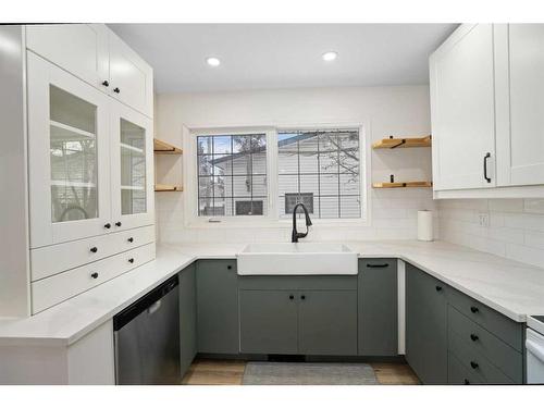 752 Fortalice Crescent Se, Calgary, AB - Indoor Photo Showing Kitchen