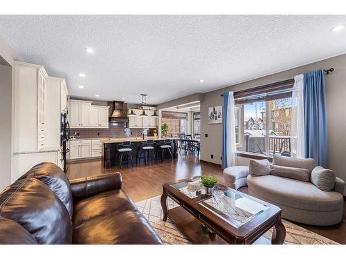 624 Quarry Way Se, Calgary, AB - Indoor Photo Showing Living Room