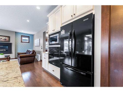 624 Quarry Way Se, Calgary, AB - Indoor Photo Showing Kitchen