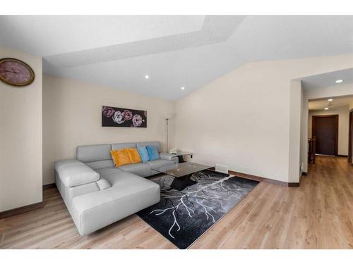 624 Quarry Way Se, Calgary, AB - Indoor Photo Showing Living Room