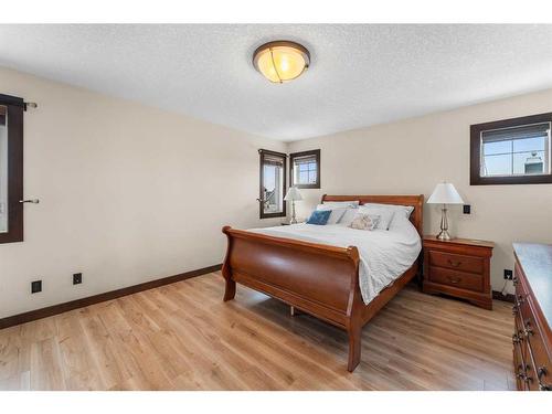 624 Quarry Way Se, Calgary, AB - Indoor Photo Showing Bedroom