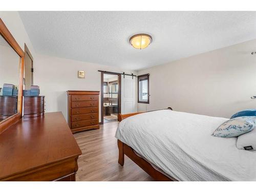 624 Quarry Way Se, Calgary, AB - Indoor Photo Showing Bedroom