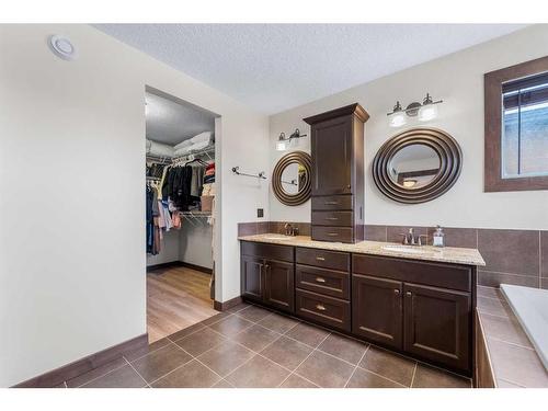 624 Quarry Way Se, Calgary, AB - Indoor Photo Showing Bathroom