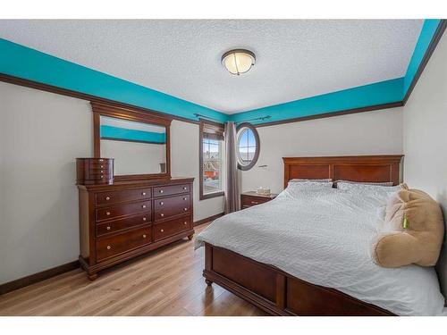 624 Quarry Way Se, Calgary, AB - Indoor Photo Showing Bedroom