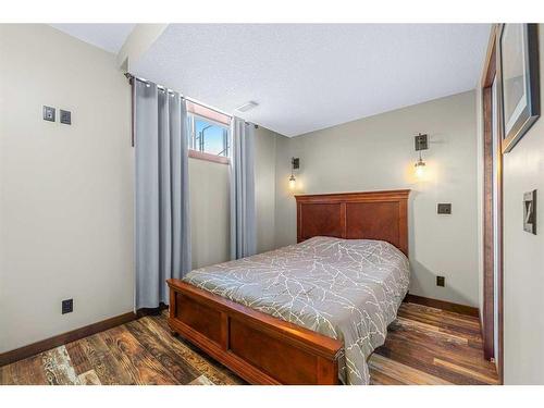 624 Quarry Way Se, Calgary, AB - Indoor Photo Showing Bedroom