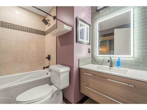 624 Quarry Way Se, Calgary, AB - Indoor Photo Showing Bathroom