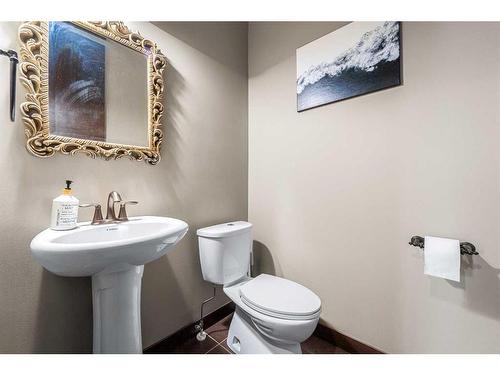 624 Quarry Way Se, Calgary, AB - Indoor Photo Showing Bathroom