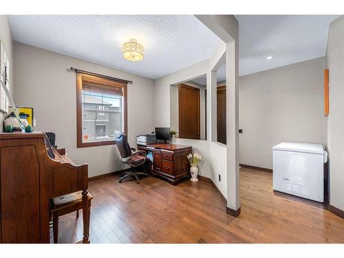 624 Quarry Way Se, Calgary, AB - Indoor Photo Showing Other Room