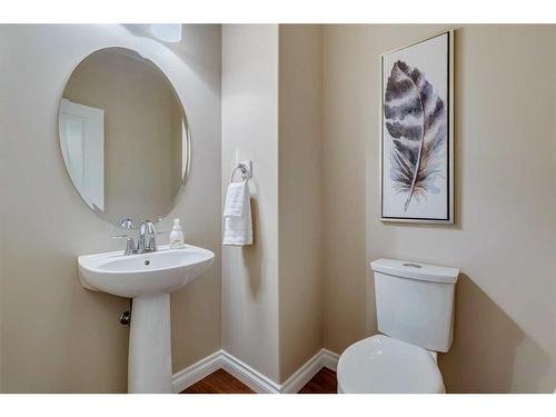 151 Auburn Sound Circle Se, Calgary, AB - Indoor Photo Showing Bathroom