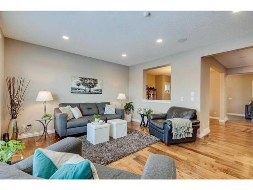 151 Auburn Sound Circle Se, Calgary, AB - Indoor Photo Showing Living Room