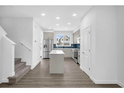 631 Rangeview Street Se, Calgary, AB - Indoor Photo Showing Kitchen