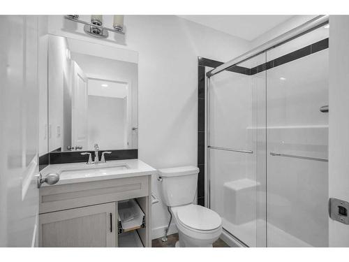 631 Rangeview Street Se, Calgary, AB - Indoor Photo Showing Bathroom