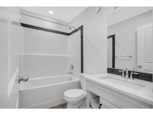 631 Rangeview Street Se, Calgary, AB - Indoor Photo Showing Bathroom