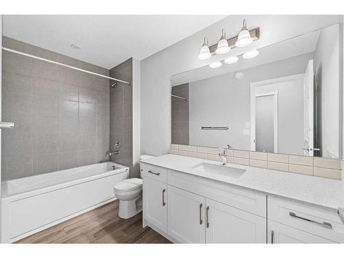 11 Cityline Manor Ne, Calgary, AB - Indoor Photo Showing Bathroom