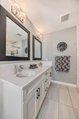 136 Creekstone Square Sw, Calgary, AB - Indoor Photo Showing Bathroom