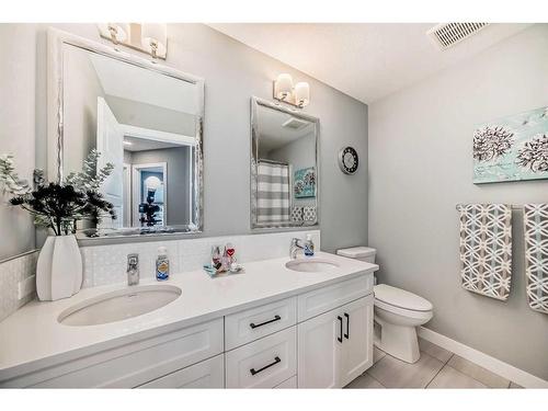 136 Creekstone Square Sw, Calgary, AB - Indoor Photo Showing Bathroom