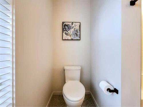 2614 17 Street Sw, Calgary, AB - Indoor Photo Showing Bathroom