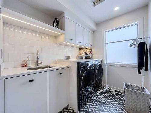 2614 17 Street Sw, Calgary, AB - Indoor Photo Showing Laundry Room