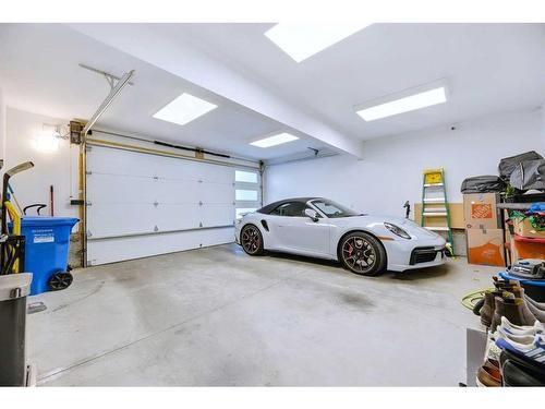 2614 17 Street Sw, Calgary, AB - Indoor Photo Showing Garage