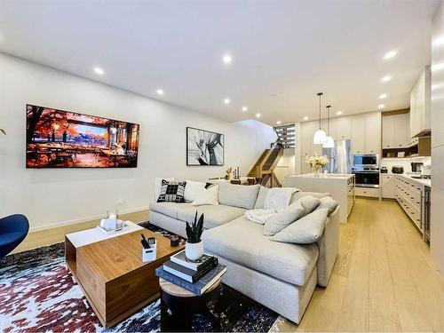 2614 17 Street Sw, Calgary, AB - Indoor Photo Showing Living Room