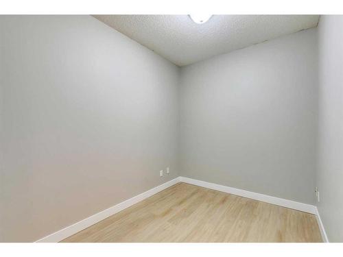 208-495 78 Avenue Sw, Calgary, AB - Indoor Photo Showing Other Room