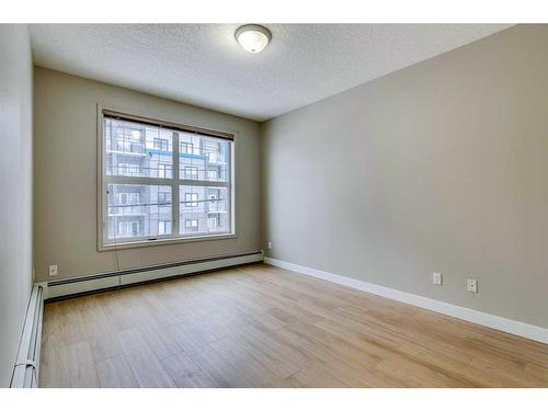 208-495 78 Avenue Sw, Calgary, AB - Indoor Photo Showing Other Room