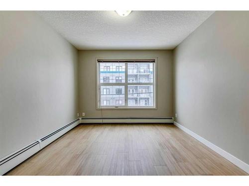 208-495 78 Avenue Sw, Calgary, AB - Indoor Photo Showing Other Room