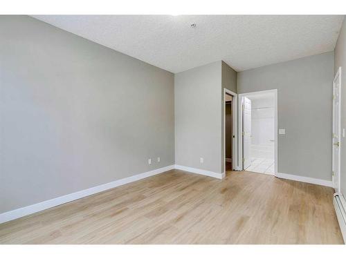 208-495 78 Avenue Sw, Calgary, AB - Indoor Photo Showing Other Room