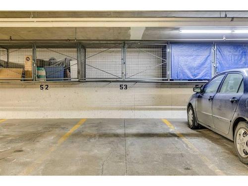 208-495 78 Avenue Sw, Calgary, AB - Indoor Photo Showing Garage