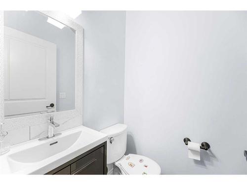 108 West Pointe Manor, Cochrane, AB - Indoor Photo Showing Bathroom