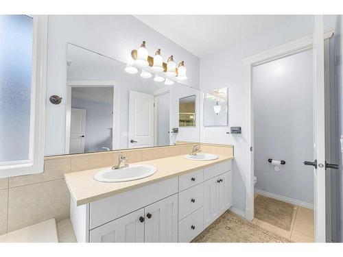 108 West Pointe Manor, Cochrane, AB - Indoor Photo Showing Bathroom