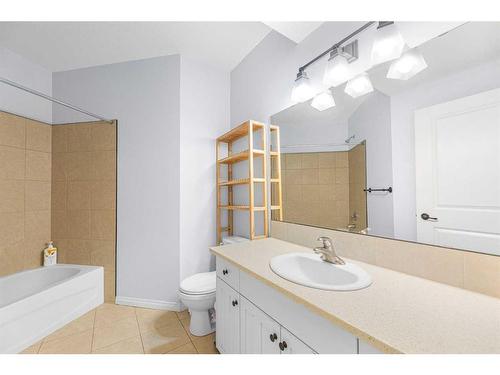 108 West Pointe Manor, Cochrane, AB - Indoor Photo Showing Bathroom