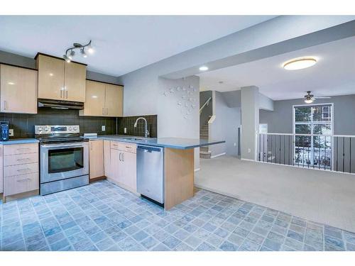 326 Toscana Gardens Nw, Calgary, AB - Indoor Photo Showing Kitchen