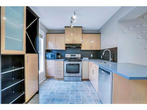 326 Toscana Gardens Nw, Calgary, AB - Indoor Photo Showing Kitchen